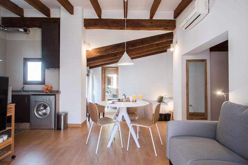 Menjador de Estudi de lloguer en  Valencia Capital amb Aire condicionat, Calefacció i Parquet