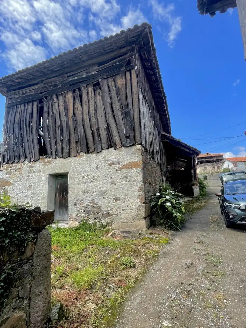 Vista exterior de Casa o chalet en venta en Salas con Calefacción y Trastero