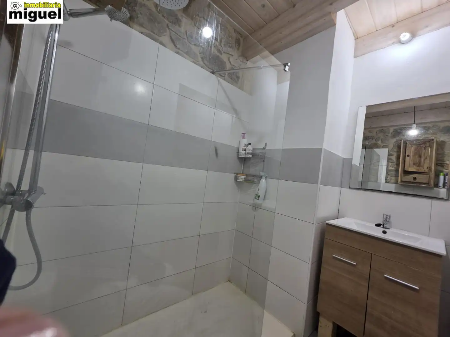 Badezimmer von Haus oder Chalet zum Verkauf in Val de San Vicente  mit Privatgarten und Balkon