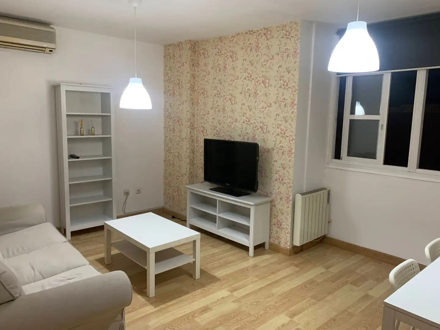 Living room of Flat for rent in Maracena  with Air Conditioner, Heating and Parquet flooring