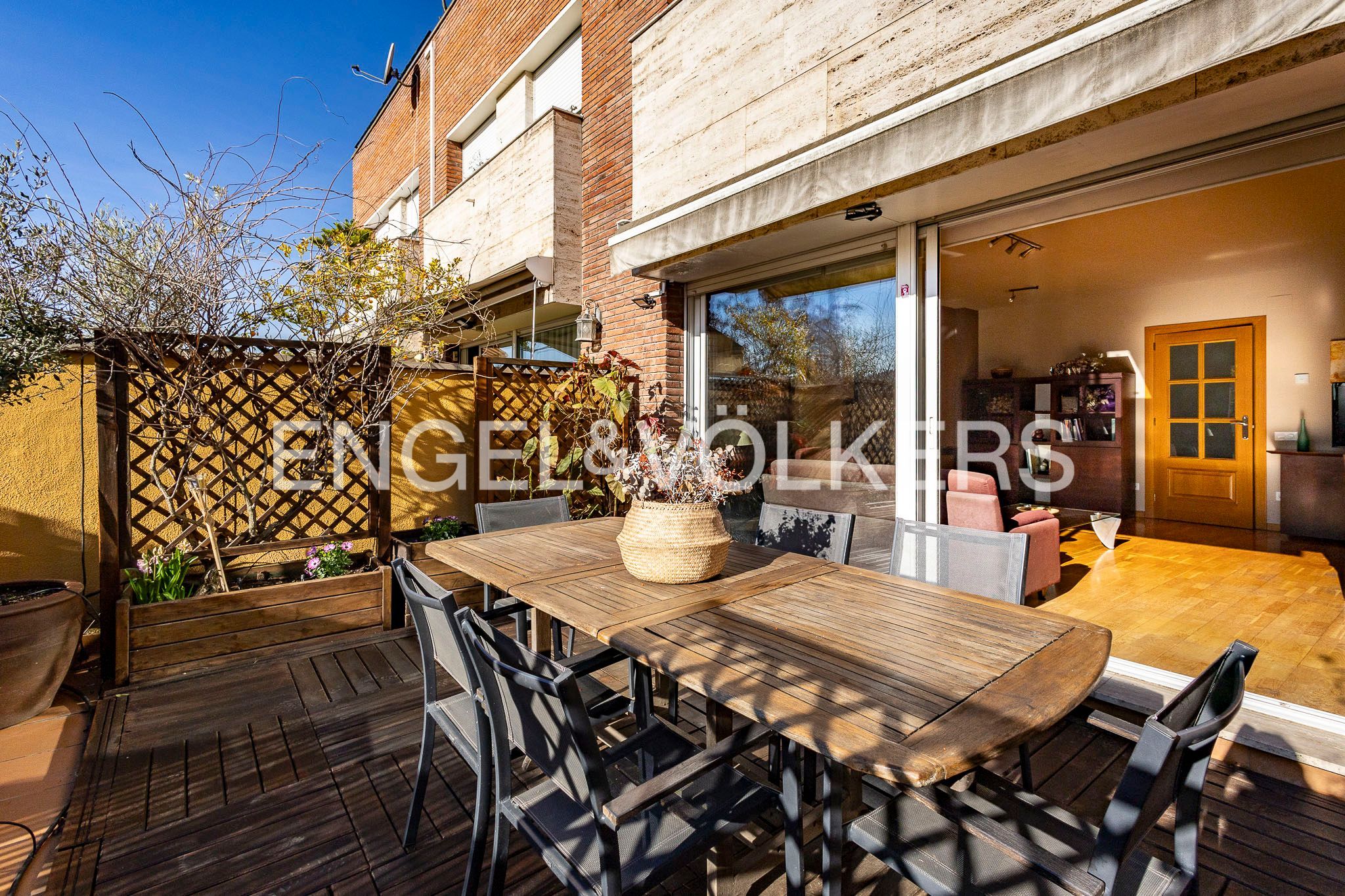 Terrassa de Casa adosada en venda en Cerdanyola del Vallès amb Aire condicionat, Calefacció i Jardí privat