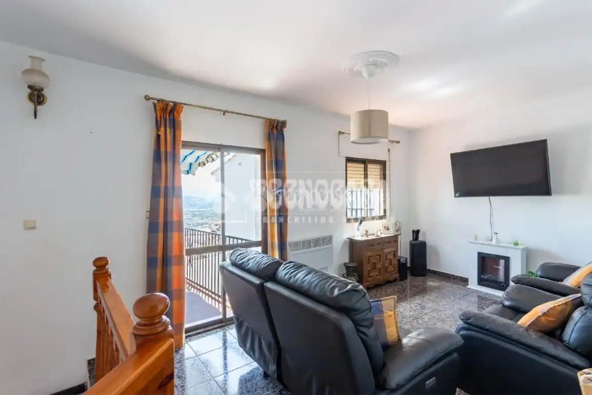 Sala de estar de Casa o chalet en venta en Alcaucín con Terraza y Balcón