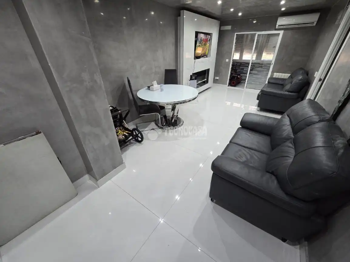 Living room of Flat for sale in Madrid  with Air Conditioner and Heating