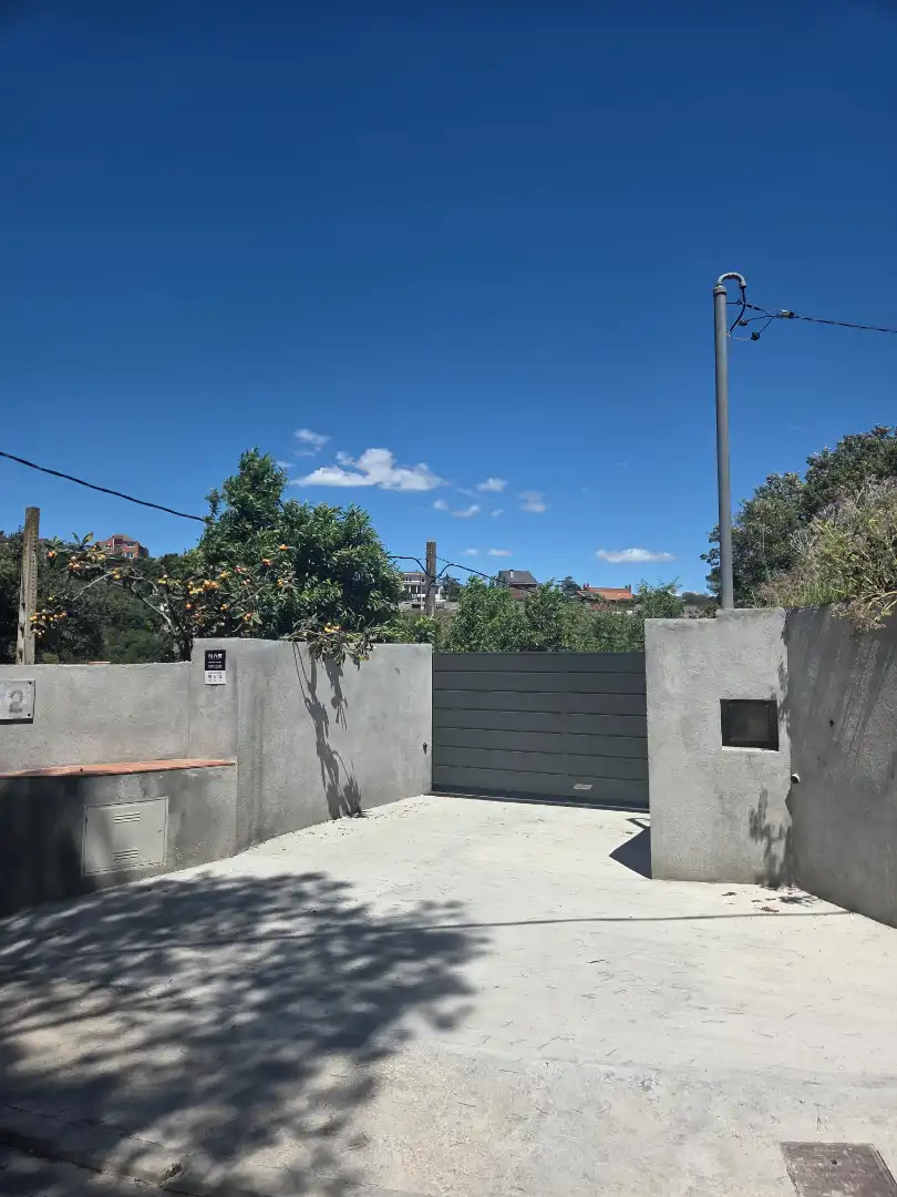 Vista exterior de Casa o xalet en venda en Torrelles de Llobregat amb Aire condicionat, Calefacció i Jardí privat