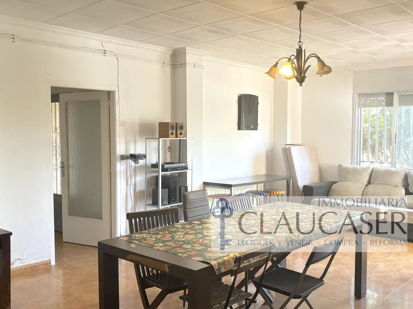 Sala d'estar de Casa o xalet en venda en Rubí amb Calefacció