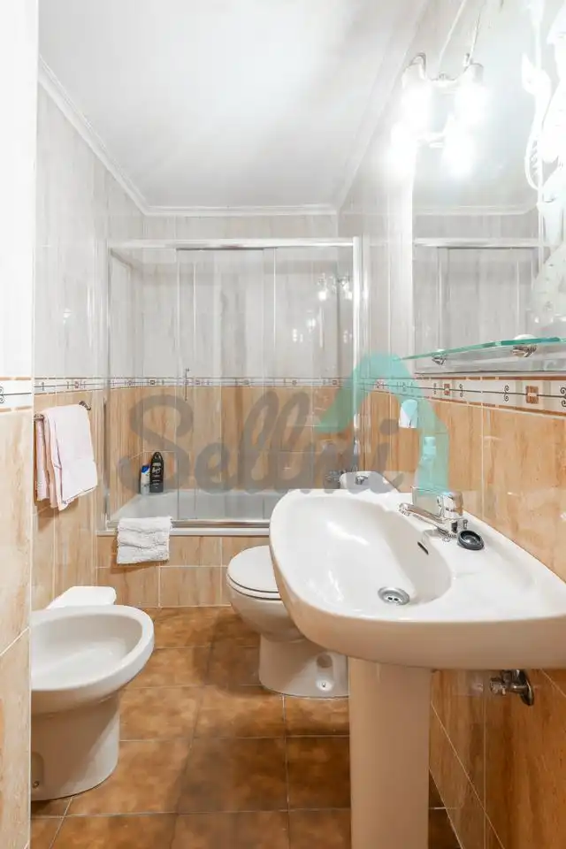 Baño de Dúplex en venta en Boal con Parquet y Trastero