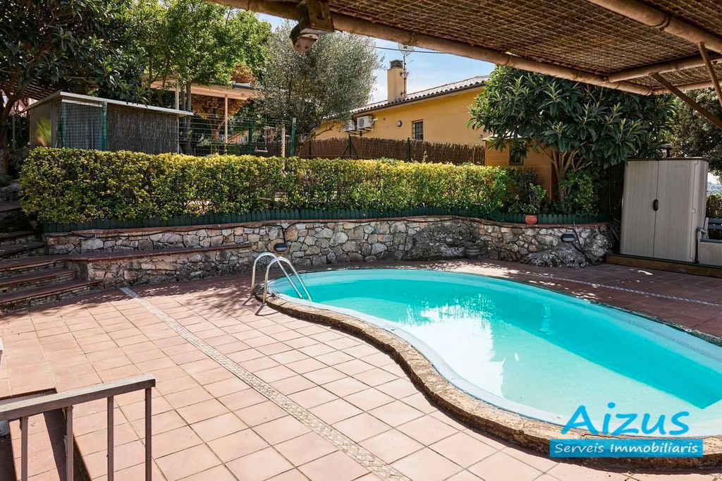 Piscina de Casa o xalet en venda en Seva amb Aire condicionat, Calefacció i Jardí privat