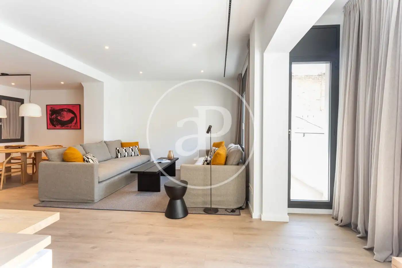 Appartamento con terrazza in affitto a Trav. de Dalt, imagen 5