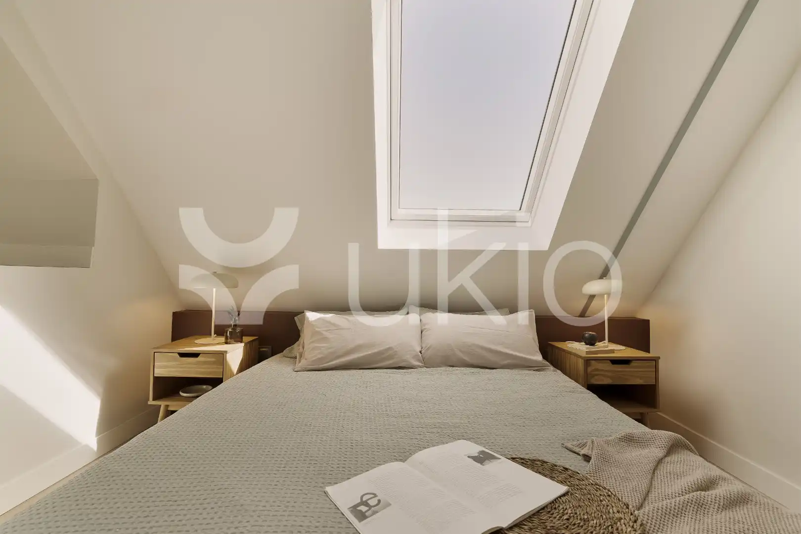 Habitación de Apartamento de alquiler en Madrid con Calefacción, Terraza y Piscina