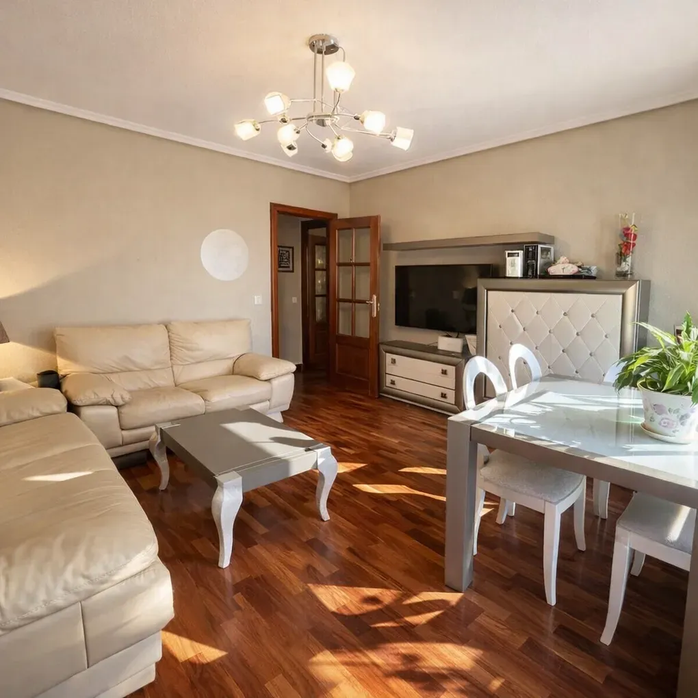 Sala de estar de Piso en venta en Vitoria - Gasteiz con Calefacción, Jardín privado y Trastero