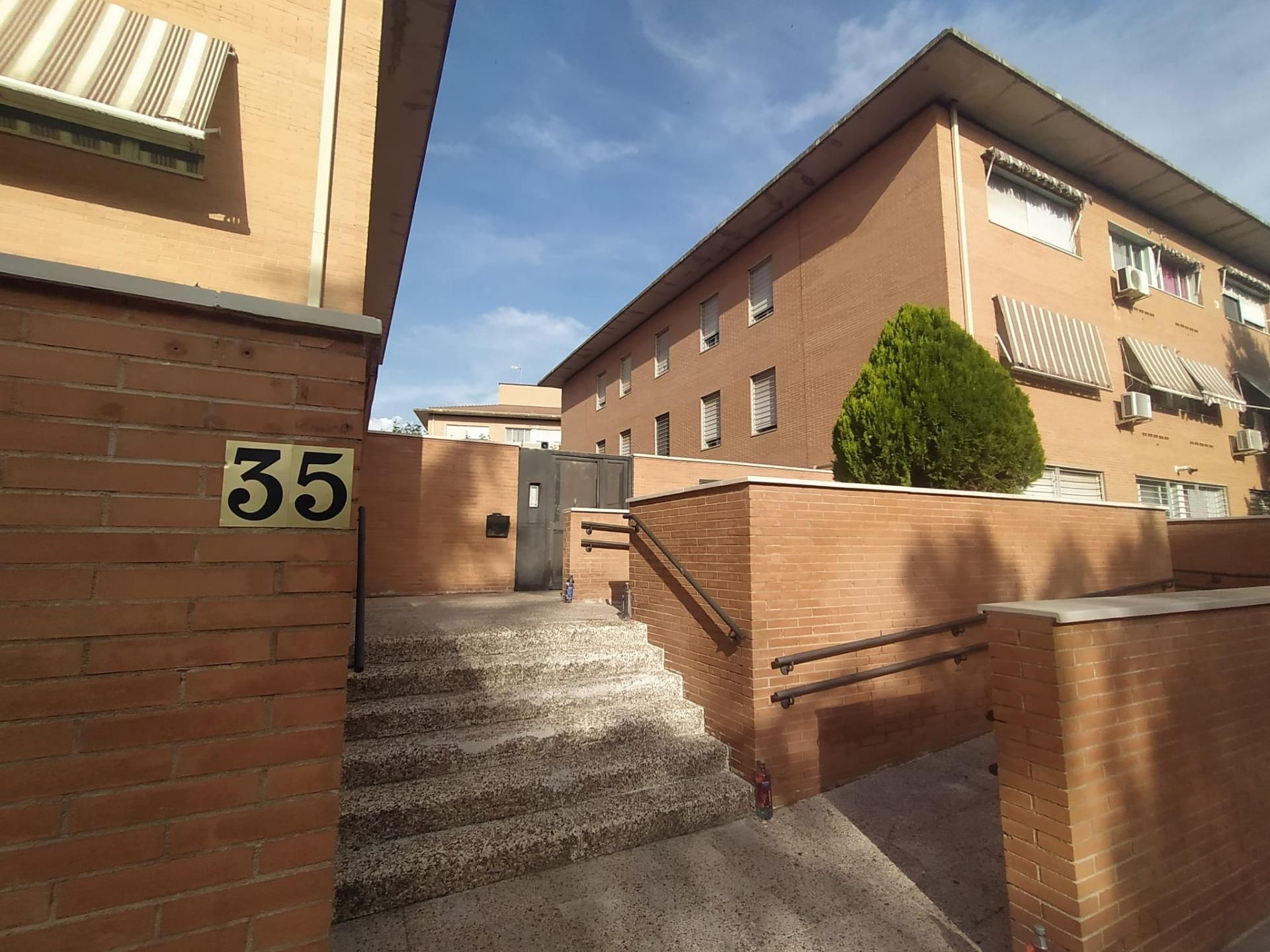 Vista exterior de Pis en venda en Collado Villalba amb Calefacció, Jardí privat i Traster