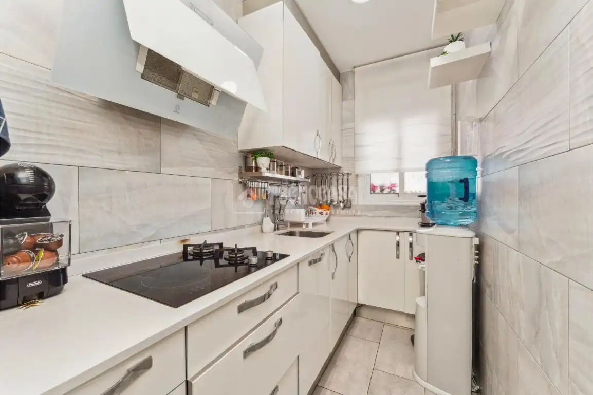 Cocina de Piso en venta en Cornellà de Llobregat con Aire acondicionado, Calefacción y Terraza