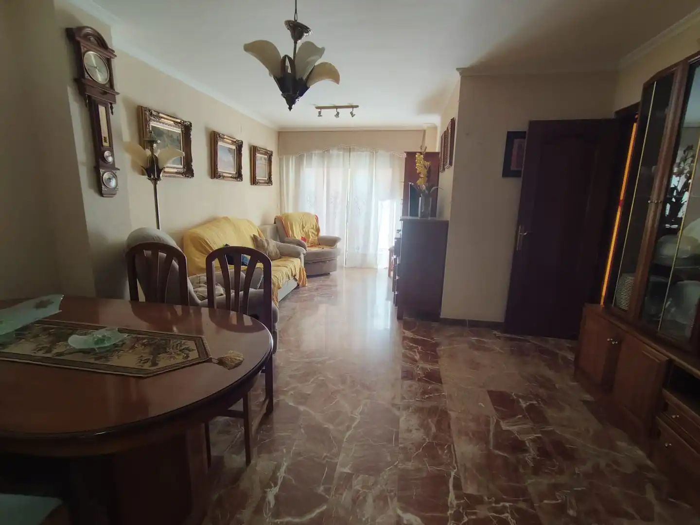 Sala d'estar de Pis en venda en Guadix amb Calefacció, Moblat i Balcó