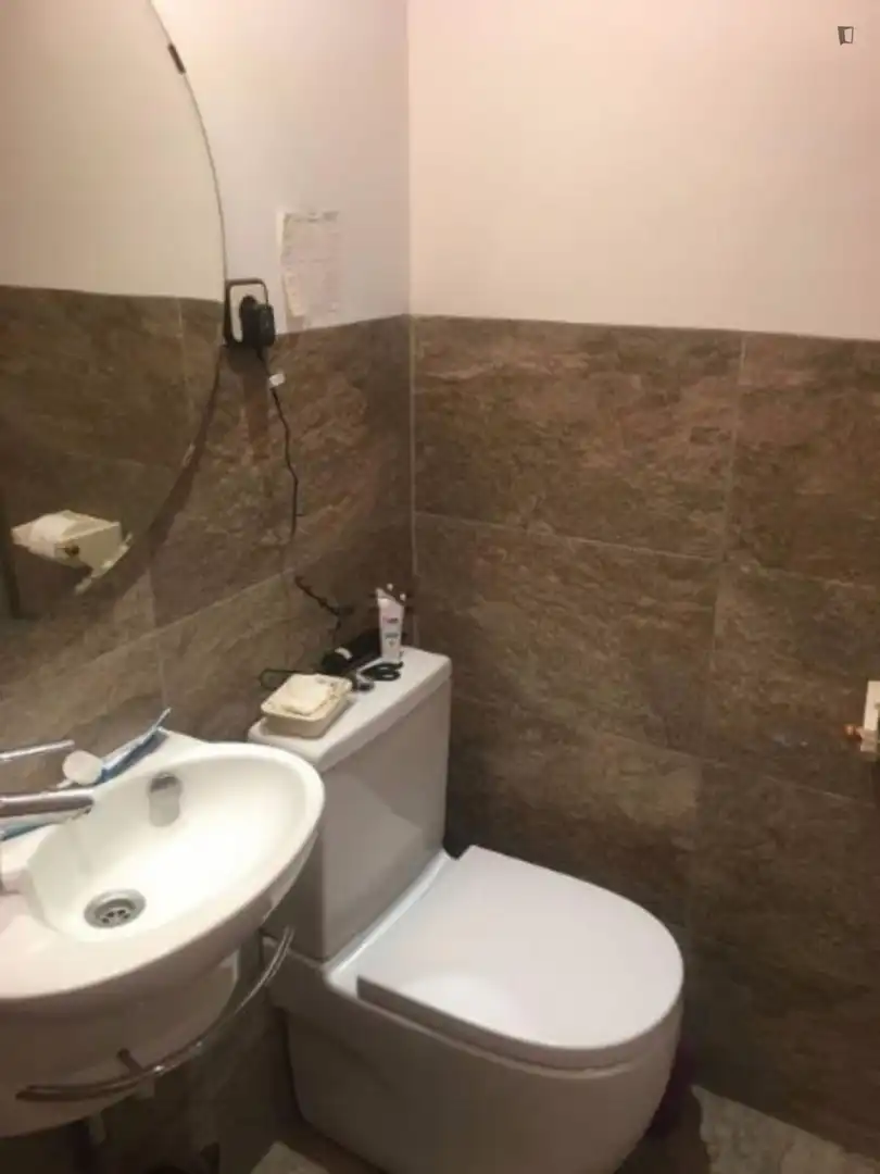 Badezimmer von Wohnung zur Miete in Madrid mit Klimaanlage, Möbliert und Waschmaschine