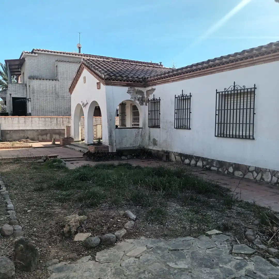 Außenansicht von Haus oder Chalet zum Verkauf in Cambrils mit Privatgarten und Terrasse