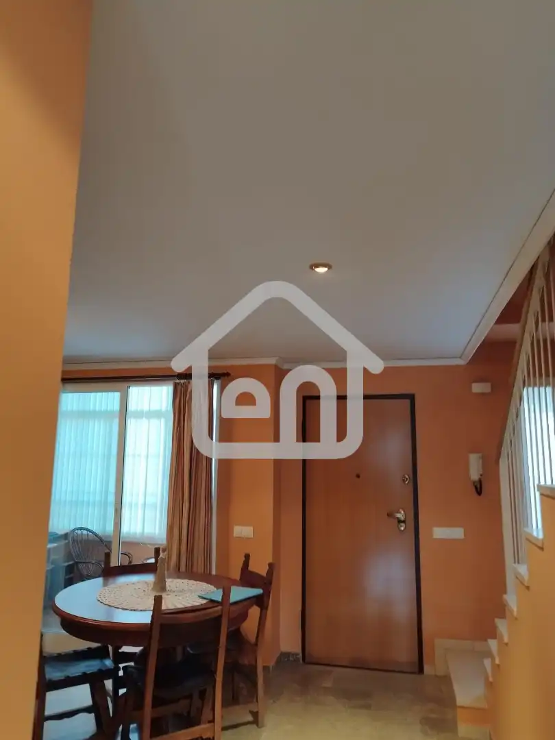 Schlafzimmer von Einfamilien-Reihenhaus zum Verkauf in Requena mit Klimaanlage und Balkon