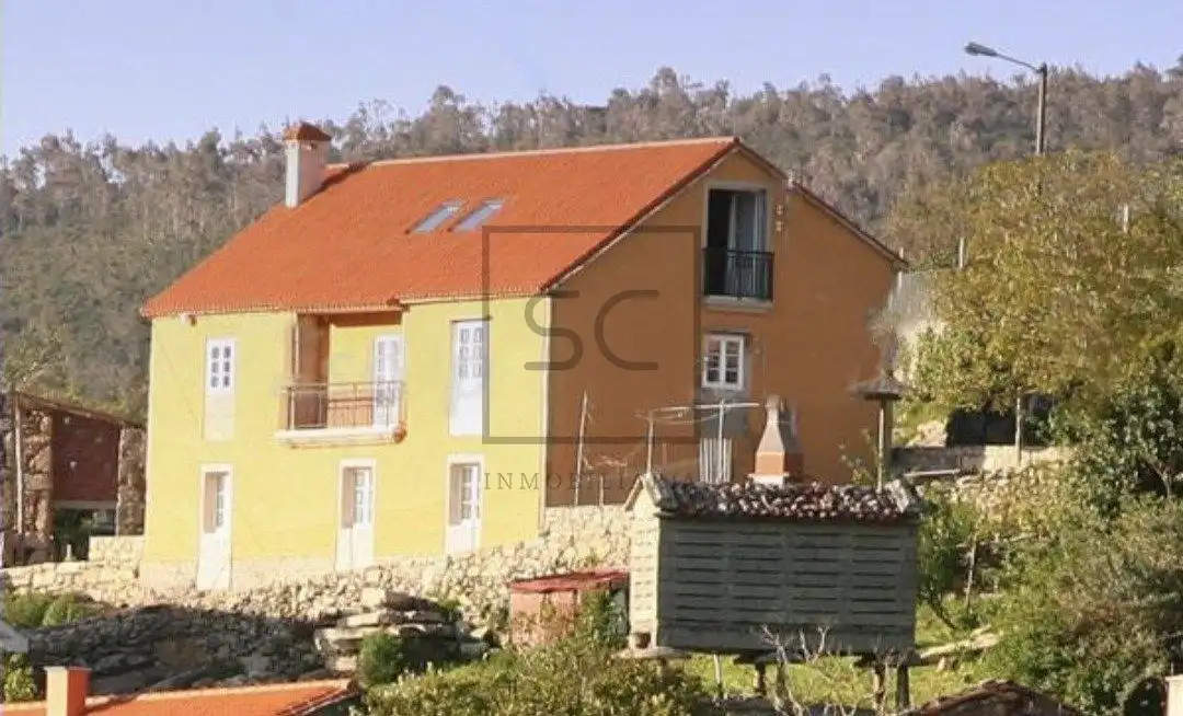 Außenansicht von Country house zum Verkauf in Laxe mit Heizung, Terrasse und Möbliert