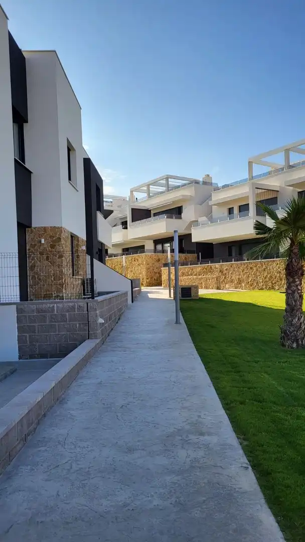 Vista exterior de Ático en venta en Orihuela con Aire acondicionado, Terraza y Trastero