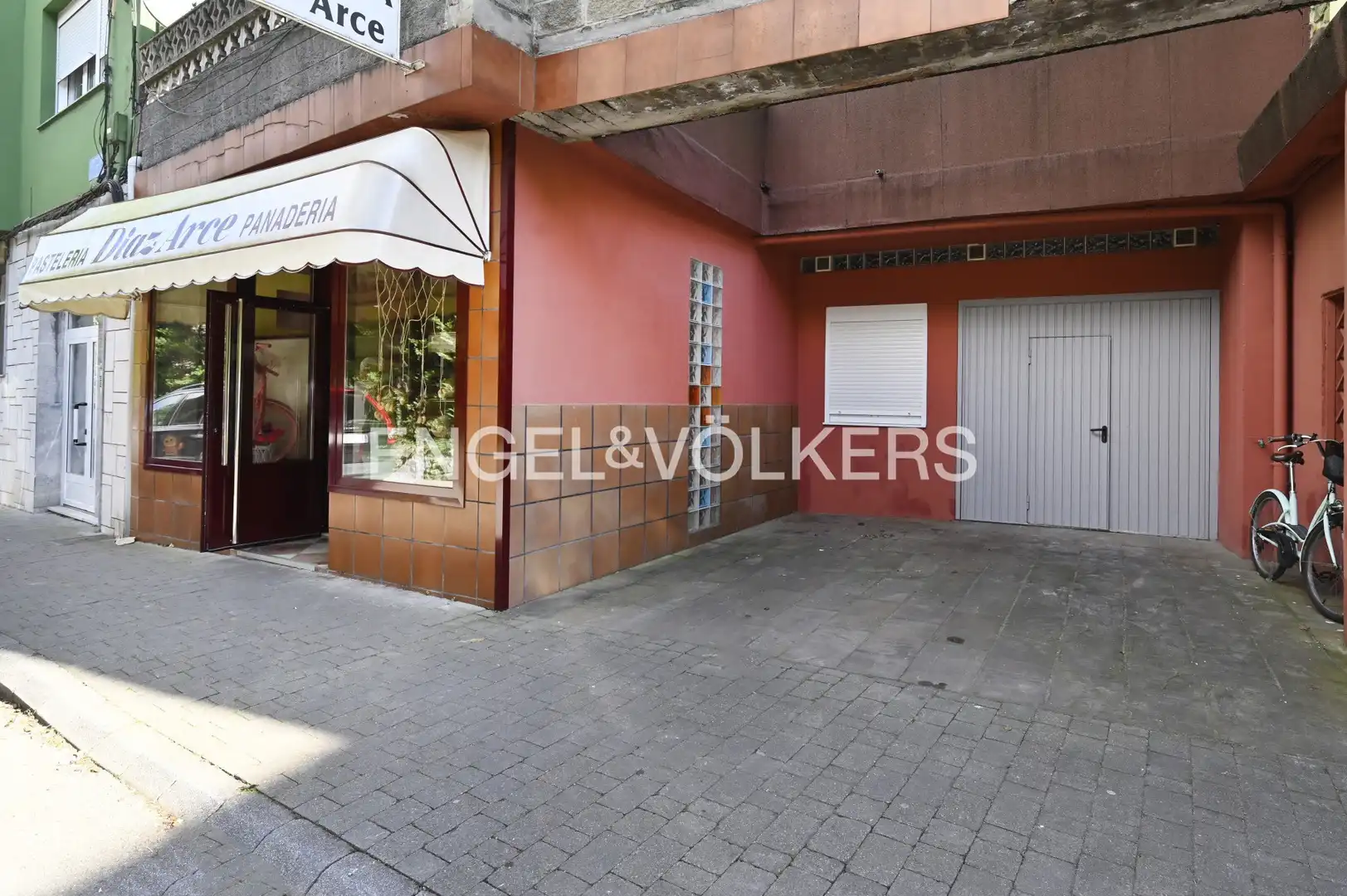 Vista exterior de Casa o chalet en venta en Corvera de Toranzo con Calefacción, Terraza y Balcón