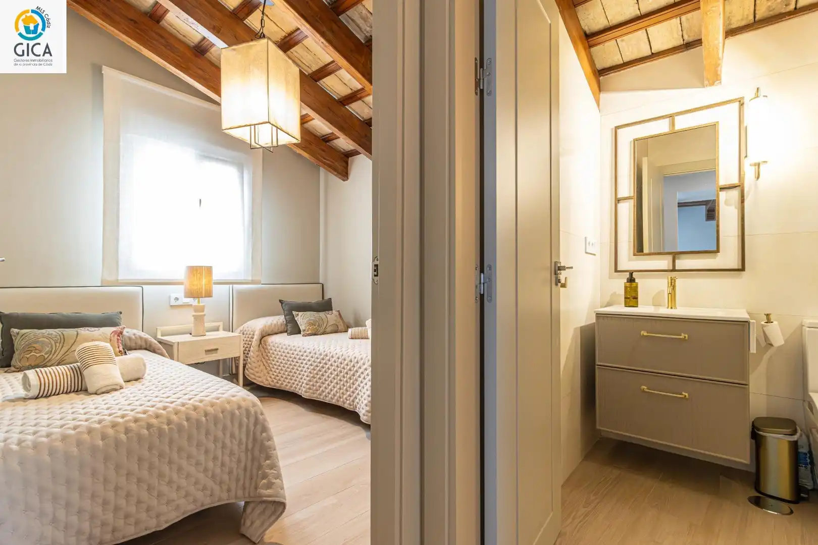 Schlafzimmer von Maisonette zum Verkauf in Jerez de la Frontera mit Klimaanlage, Heizung und Whirlpool