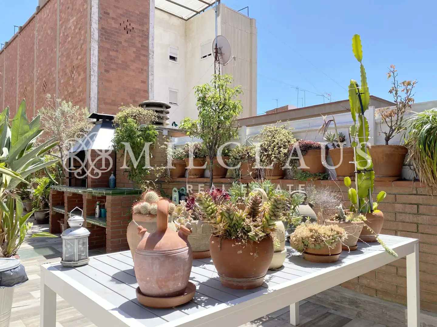 Terrasse von Einfamilien-Reihenhaus zum Verkauf in L'Hospitalet de Llobregat mit Klimaanlage, Heizung und Parkett