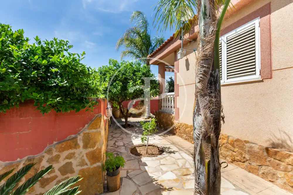 Vista exterior de Casa o xalet en venda en Náquera amb Aire condicionat, Calefacció i Jardí privat
