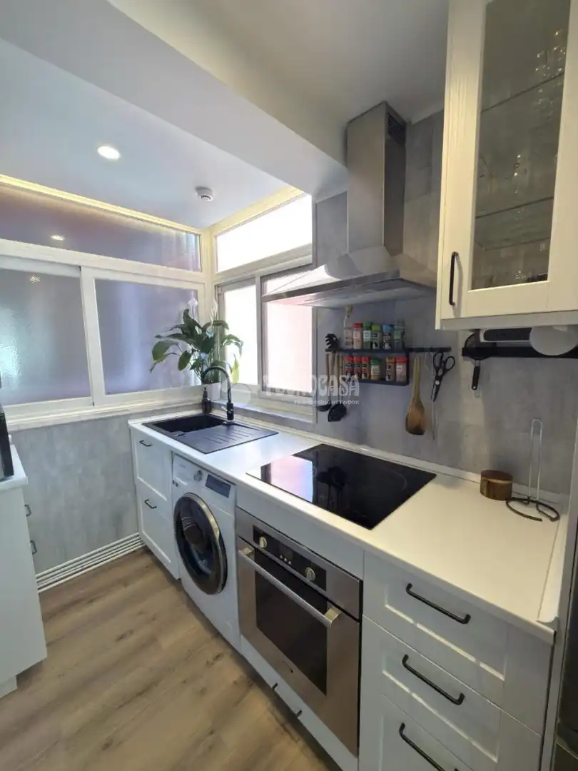Kitchen of Flat for sale in Alcorcón  with Air Conditioner, Heating and Storage room