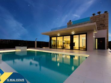 Chalet con piscina en venta en Orihuela Costa