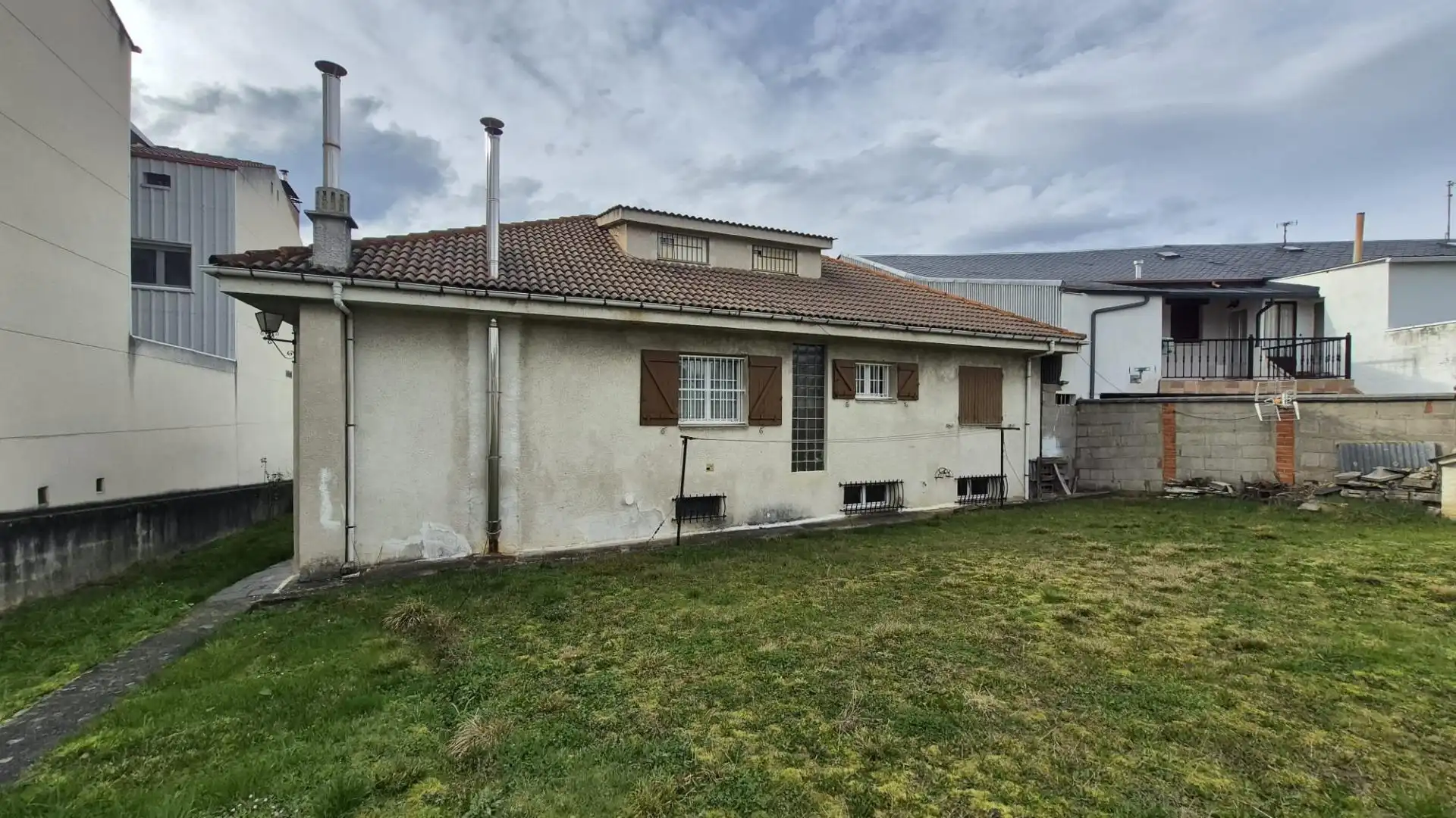 Vista exterior de Casa o chalet en venta en Fabero con Jardín privado y Balcón