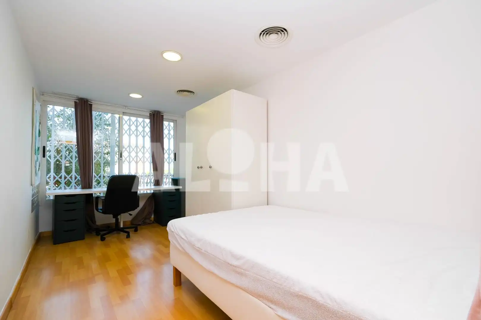 Dormitori de Apartament de lloguer en Valencia amb Aire condicionat, Calefacció i Moblat