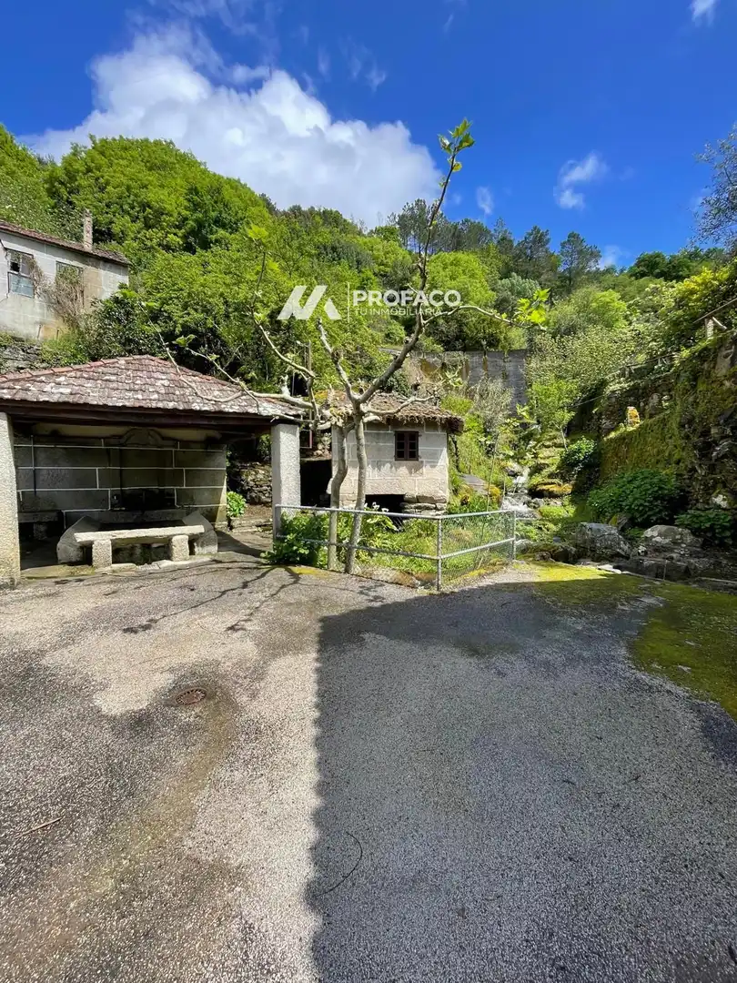 Vista exterior de Casa o chalet en venta en A Arnoia con Terraza, Trastero y Amueblado