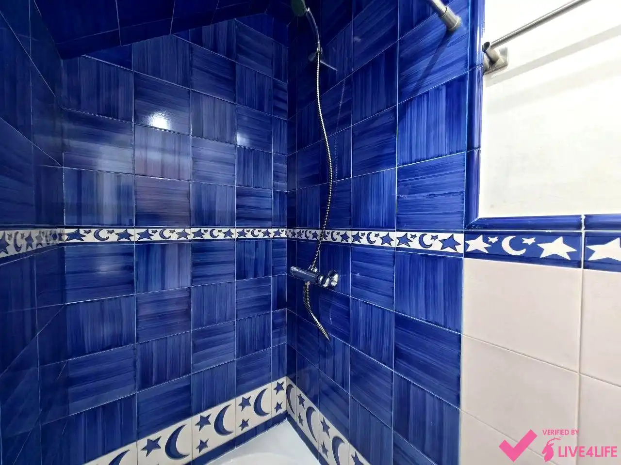 Badezimmer von Maisonette zur Miete in Sevilla mit Klimaanlage, Terrasse und Möbliert