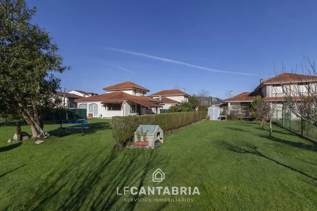 Vista exterior de Casa o chalet en venta en Liendo con Calefacción, Jardín privado y Piscina