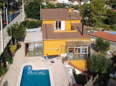Casa amb piscina en venda a Avenida LES PALMERES