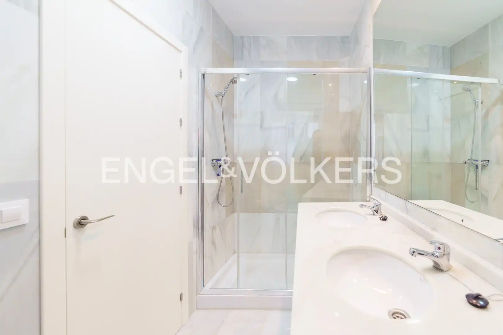 Badezimmer von Wohnung zum Verkauf in Cádiz mit Heizung und Balkon