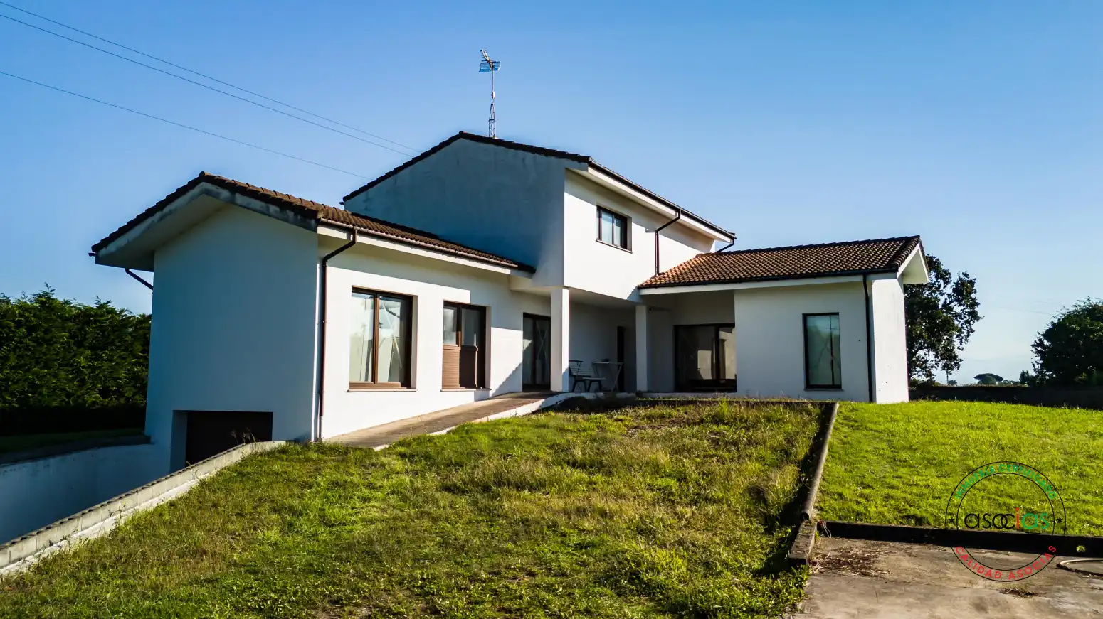 Vista exterior de Casa o xalet en venda en Villaviciosa amb Jardí privat i Traster