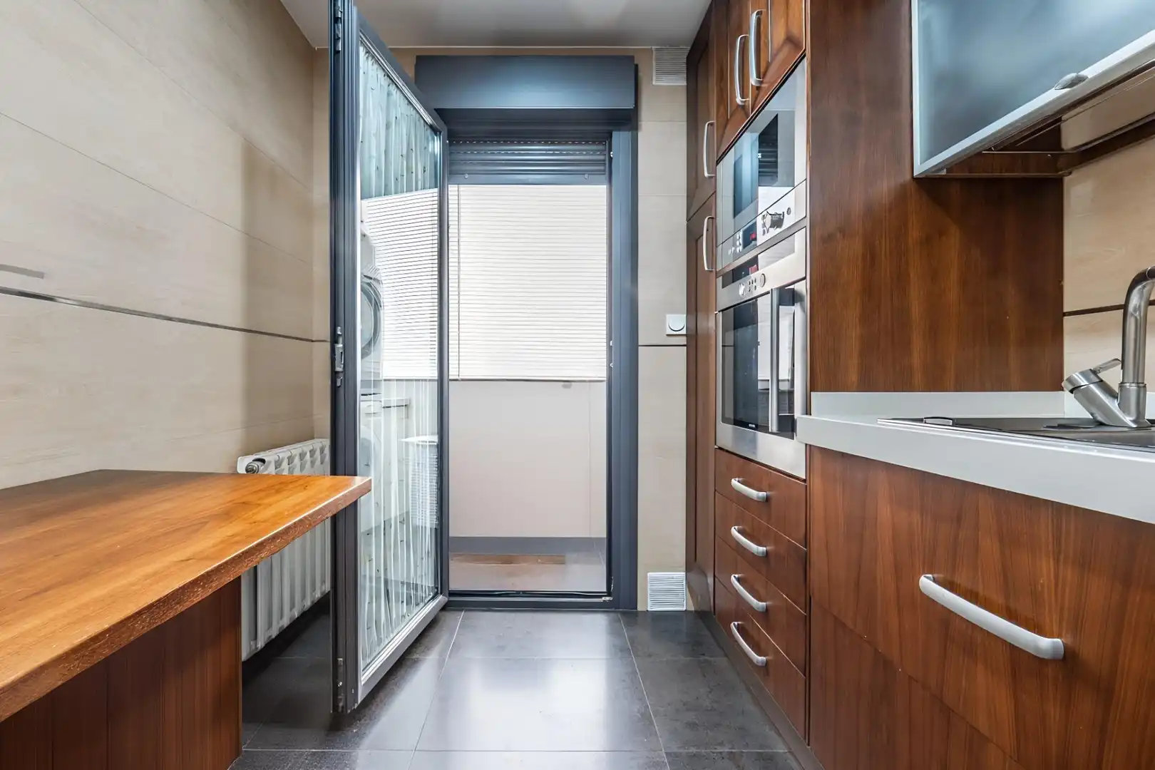 Küche von Wohnung zum Verkauf in Granada mit Heizung, Privatgarten und Balkon