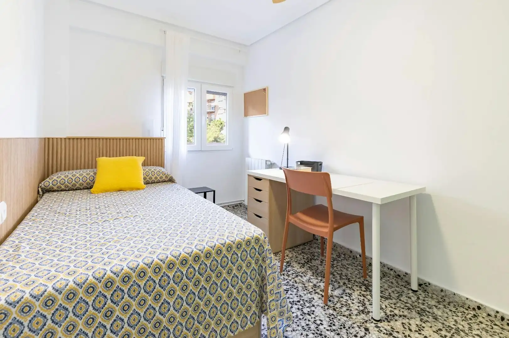 Bedroom of Flat for share in  Valencia Capital  with Heating, Furnished and Washing machine