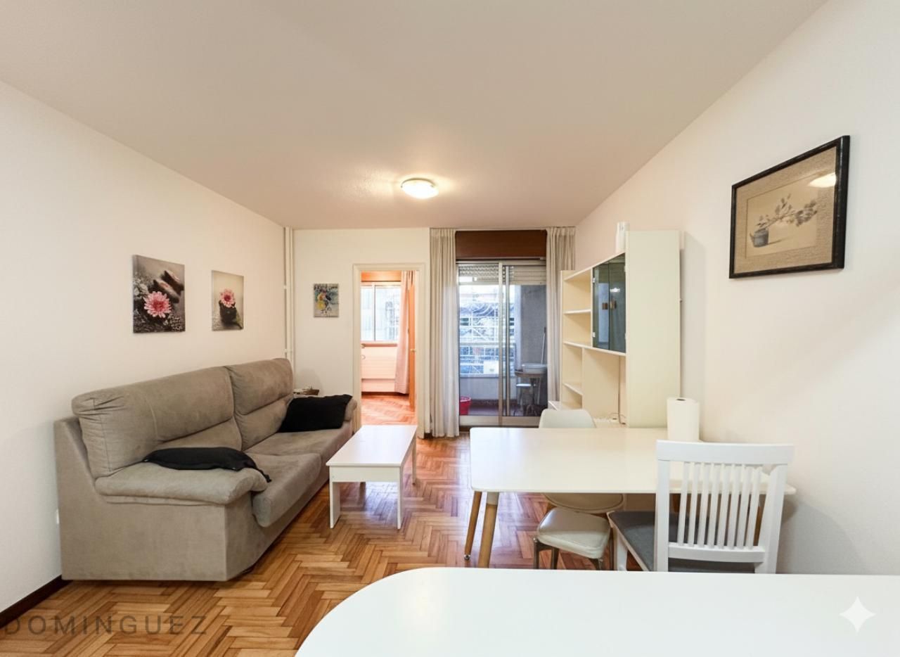 Sala d'estar de Apartament de lloguer en Vigo  amb Calefacció, Parquet i Moblat