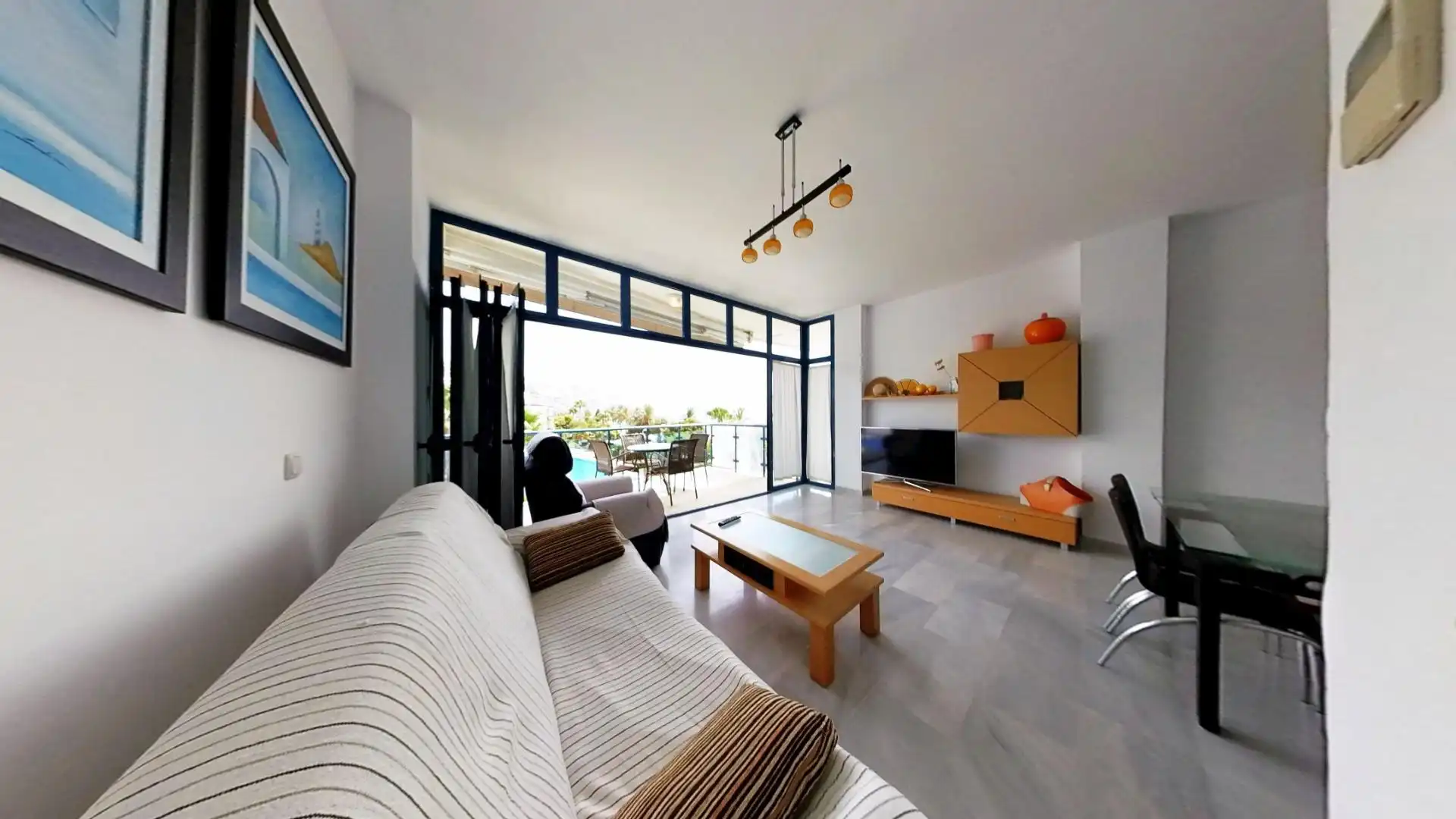 Wohnzimmer von Wohnung zum Verkauf in Gualchos mit Klimaanlage, Heizung und Terrasse