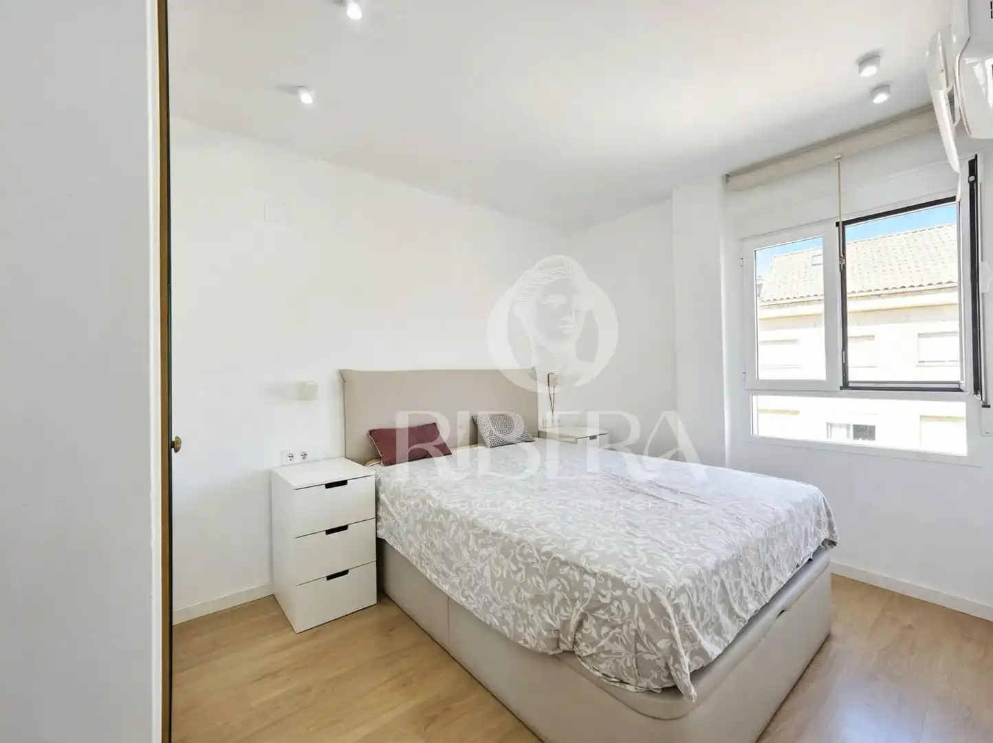 Schlafzimmer von Dachboden zum Verkauf in Valencia mit Klimaanlage, Terrasse und Abstellraum
