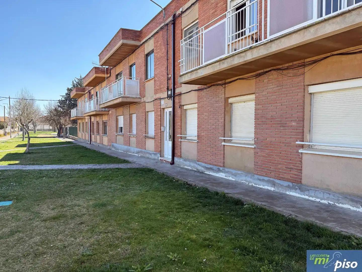 Vista exterior de Pis en venda en Valoria la Buena amb Calefacció, Terrassa i Traster