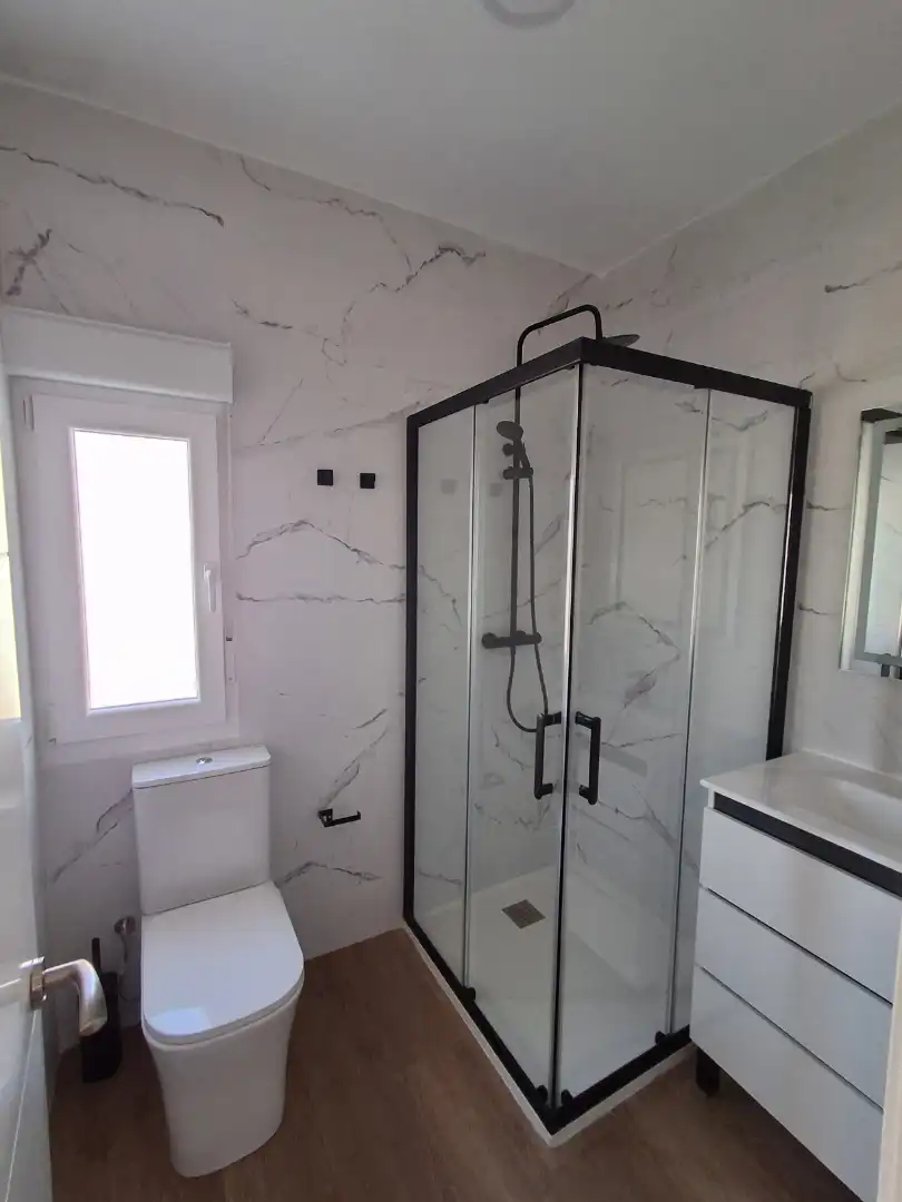 Bathroom of Flat for rent in Avilés  with Heating, Parquet flooring and Terrace