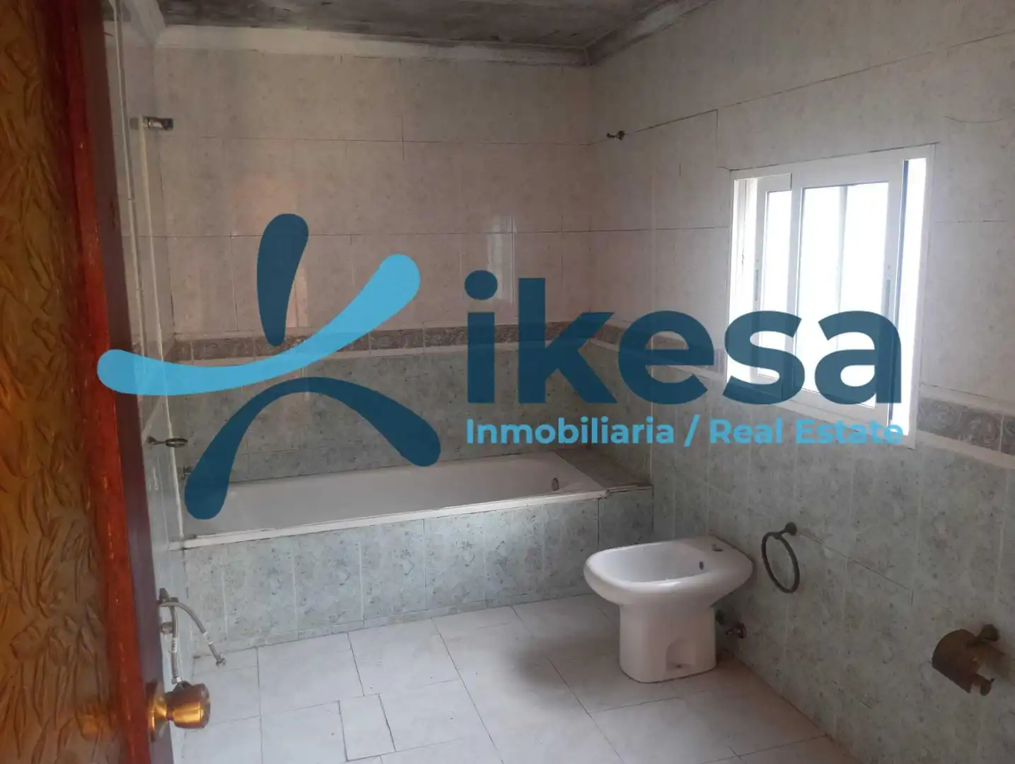 Casa adosada en venta en Burguillos del Cerro