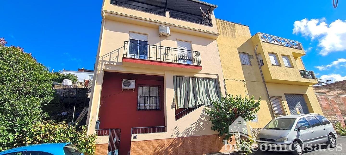Vista exterior de Casa o xalet en venda en Villanueva del Arzobispo amb Aire condicionat, Calefacció i Moblat
