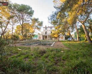 Jardí de Finca rústica en venda en Vilanova i la Geltrú amb Jardí privat i Terrassa