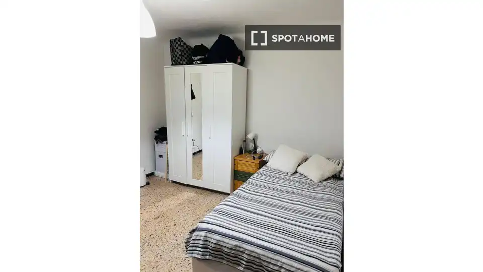 Habitación de Piso de alquiler en Barcelona con Aire acondicionado, Calefacción y Amueblado