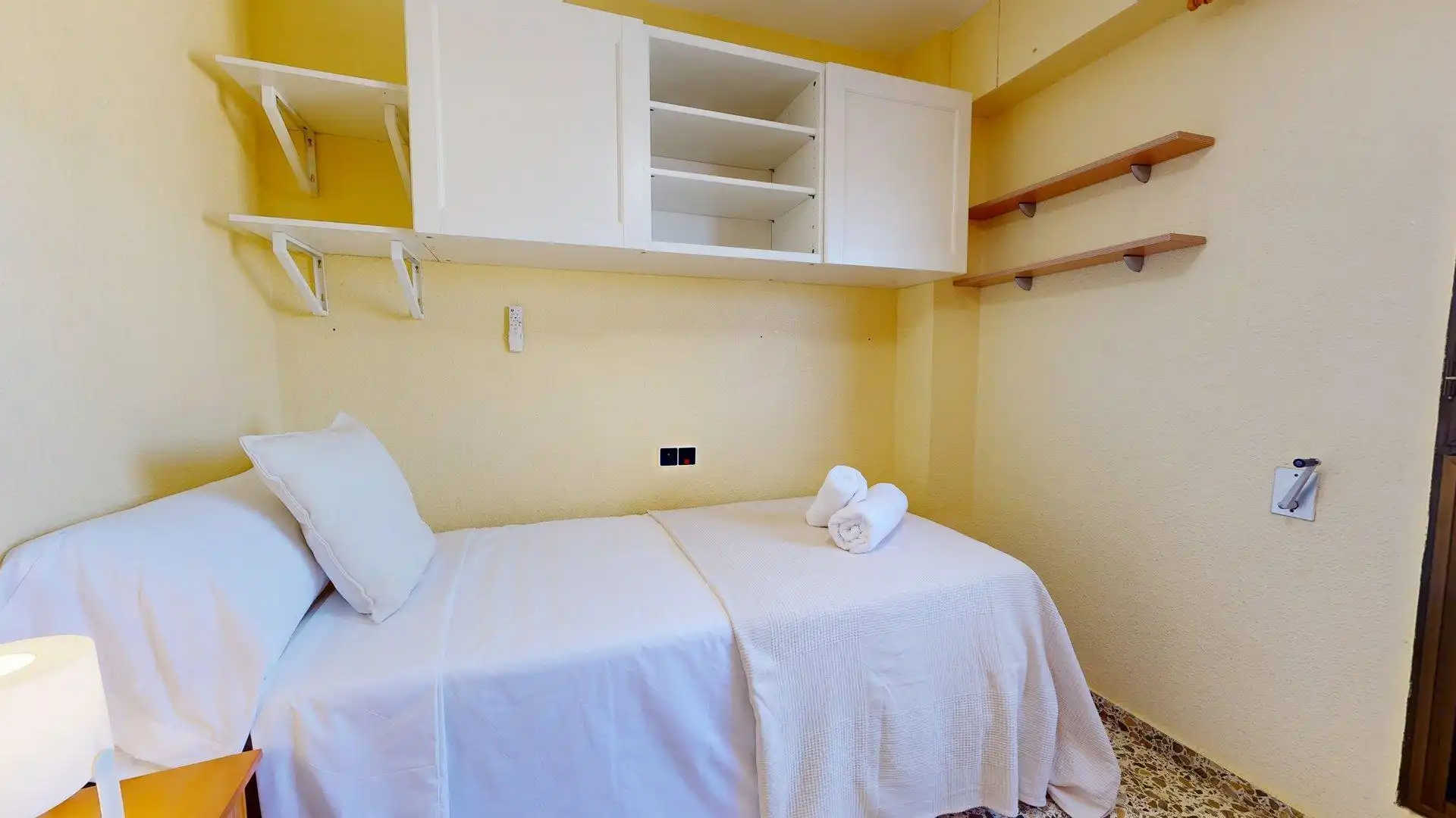 Dormitori de Apartament de lloguer en Elche / Elx amb Aire condicionat, Calefacció i Jardí privat