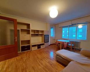 Sala d'estar de Pis en venda en  Logroño amb Calefacció, Parquet i Traster