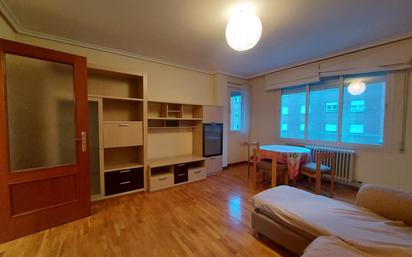Sala d'estar de Pis en venda en  Logroño amb Calefacció, Parquet i Traster